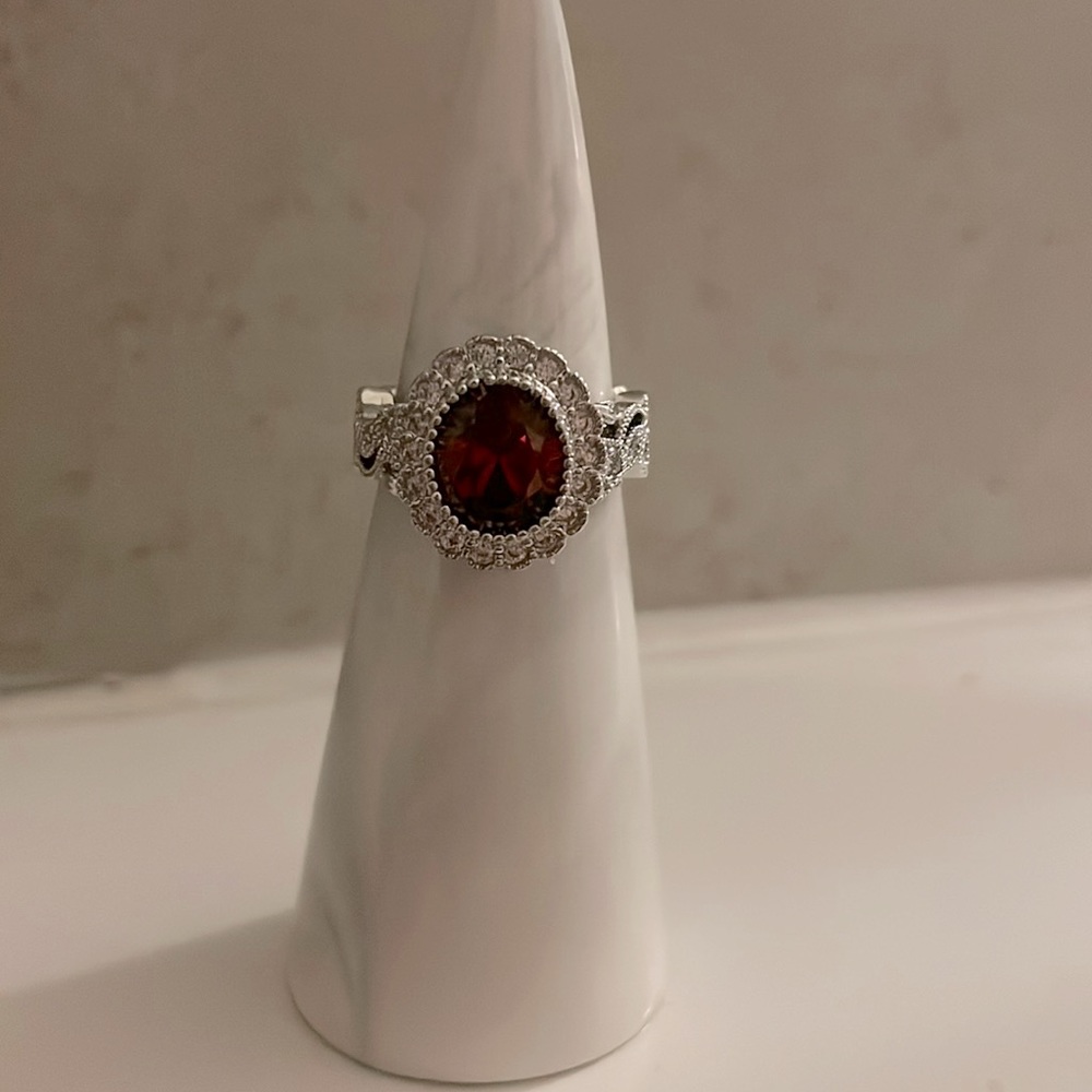 Red Oval Flower Gemstone Crystal Band Costume Jewelry Ring Size 6